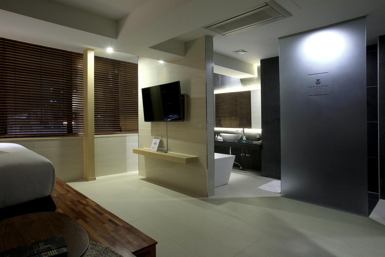 Suwon Top Cloud Hotel Buitenkant foto