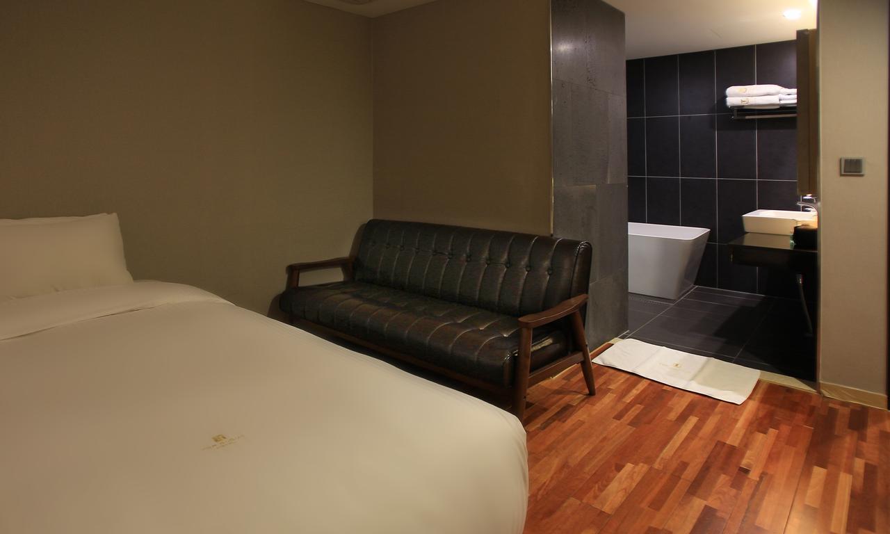 Suwon Top Cloud Hotel Buitenkant foto