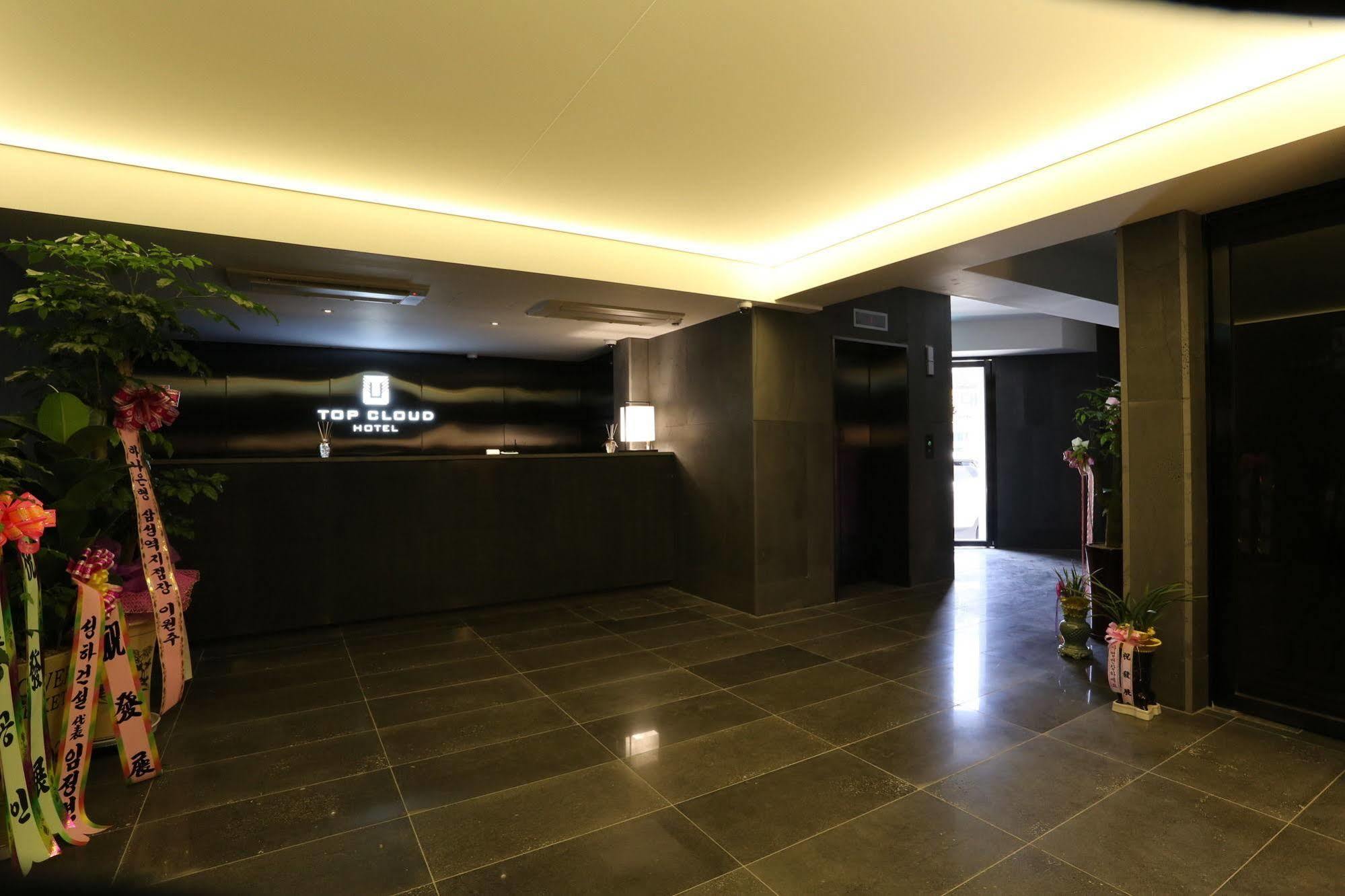 Suwon Top Cloud Hotel Buitenkant foto